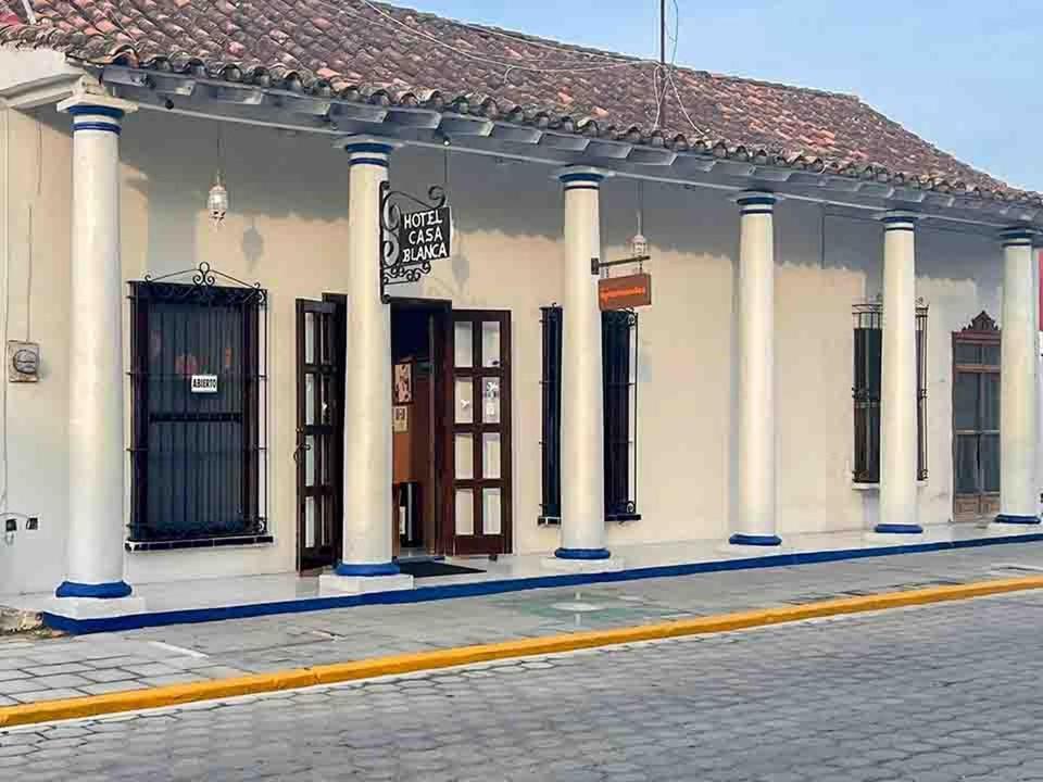 Hotel Casa Blanca By Rotamundos Tlacotalpan Bagian luar foto